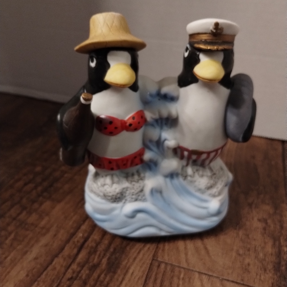 Surfing Sam and Sandy Sunshine penguins musical